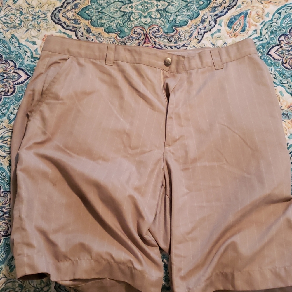 Callaway X-series Golf Shorts size 36 khaki